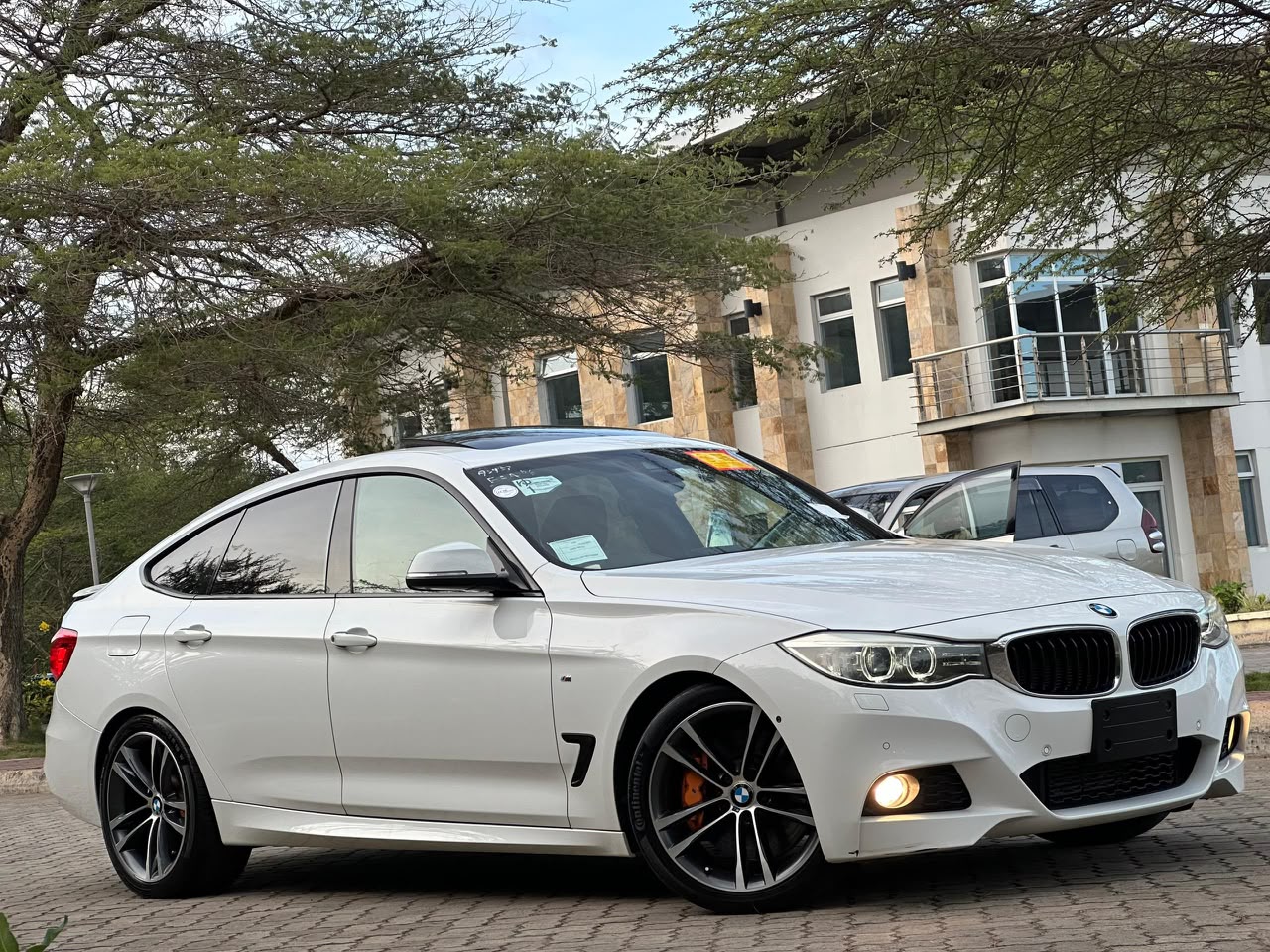 Bmw GT M-Sports Manundu
